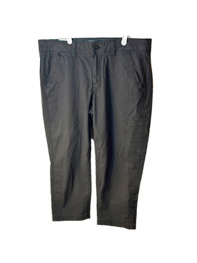 Eddie Bauer women’s slightly curvy mid rise cropped Black Cargo Pants size 14
